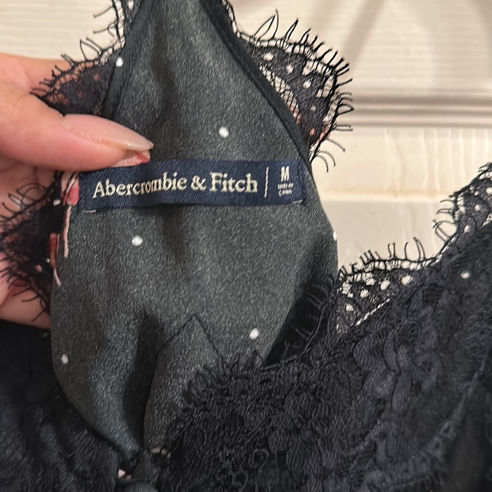 Abercrombie and fitch women’s lace and satin tank top - Picture 2 of 3